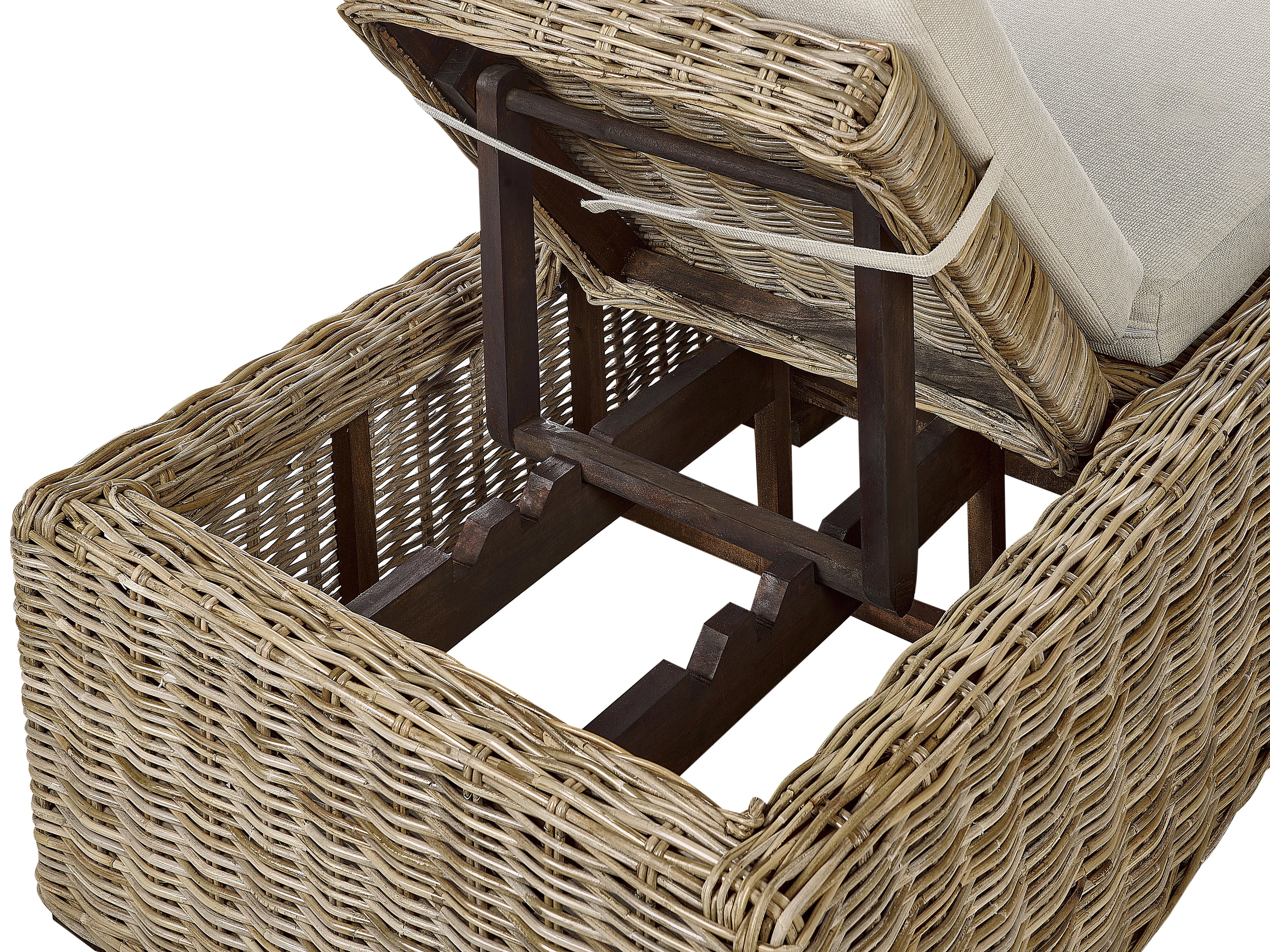 Chaise longue avec coussin en rotin naturel
