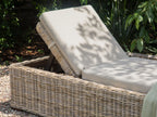Chaise longue avec coussin en rotin naturel