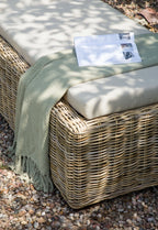 Chaise longue avec coussin en rotin naturel