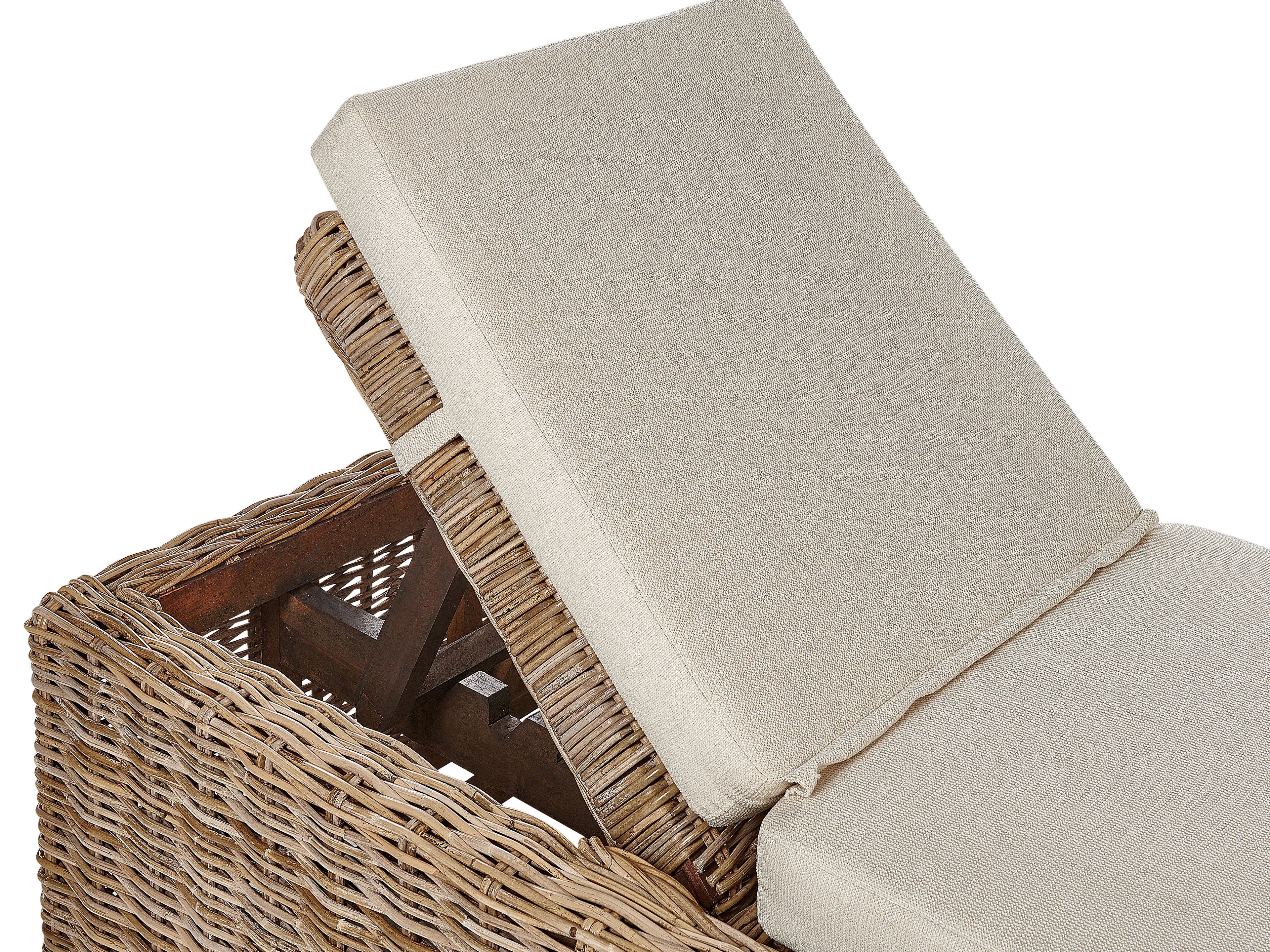 Chaise longue avec coussin en rotin naturel